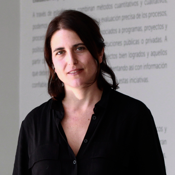 MARÍA LORETO COX ALCAÍNO